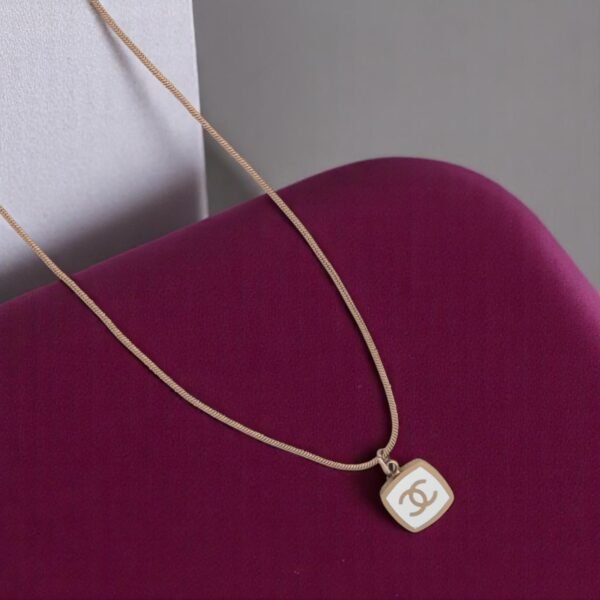 2-in-1 Reversible Pendant Necklace – Black & White Dual-Sided - Image 4